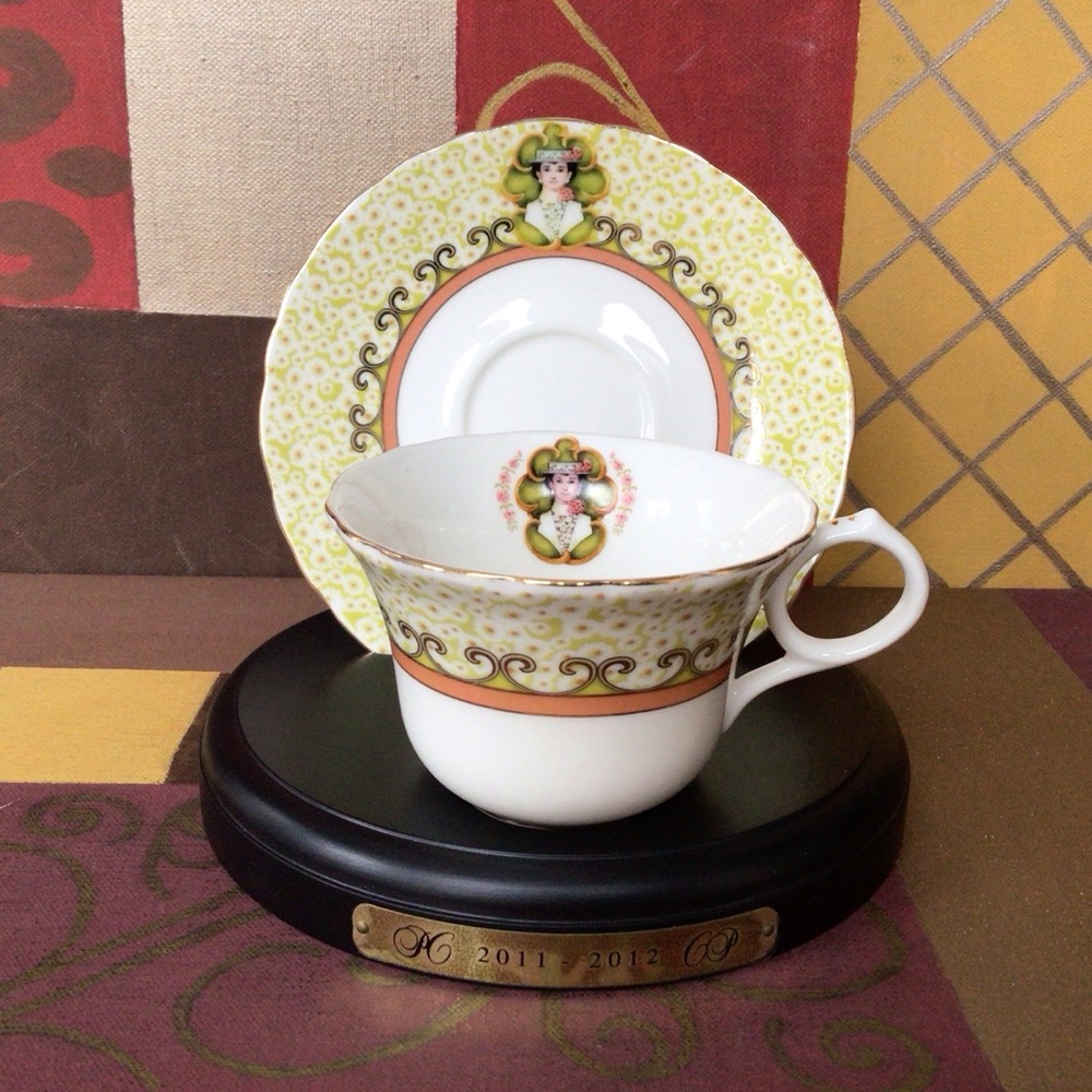 Avon 2011-2012 Honor Society Teacup Saucer And Stand